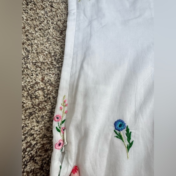 Like New Talbots Embroidered Flutter Sleeve Top - Picture 8 of 9